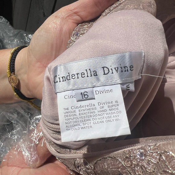 Elegant Silver Sequin Gown - Picture 6 of 6